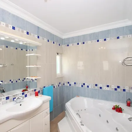 Saint Thomas - Moradia Tranquila Com Piscina Aquecivel Em *