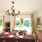 別荘 Villa Saint Thomas - Moradia Tranquila Com Piscina Aquecivel Em Carvoeiro カルヴォエイロ
