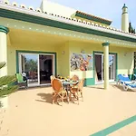 Villa Saint Thomas - Moradia Tranquila Com Piscina Aquecivel Em Carvoeiro 別荘 カルヴォエイロ
