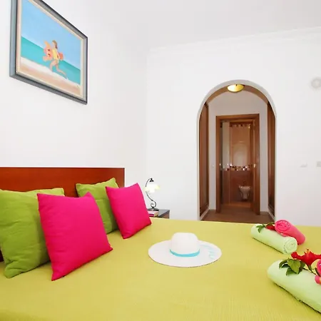 Tatil Evi Saint Thomas - Moradia Tranquila Com Piscina Aquecivel Em Carvoeiro (Lagoa)